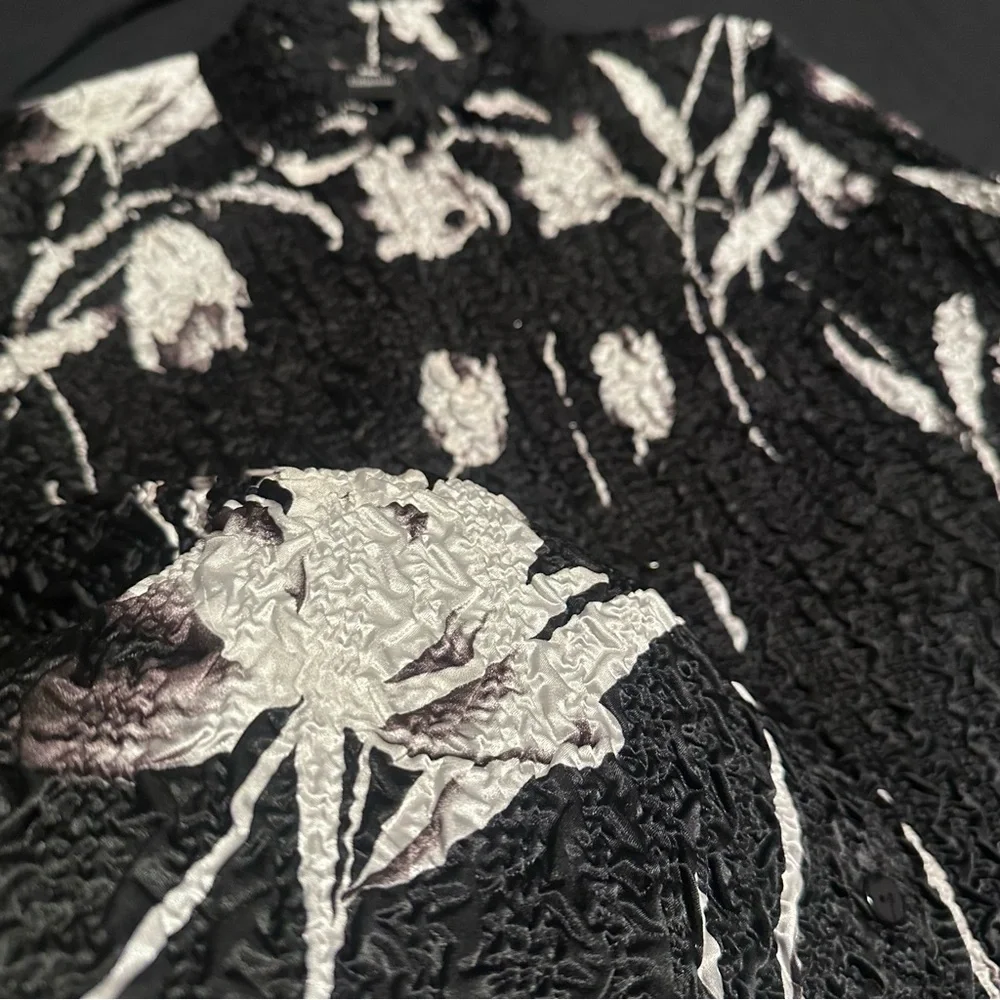 Black and White Floral Button Down Shirt - Picture 5 of 6